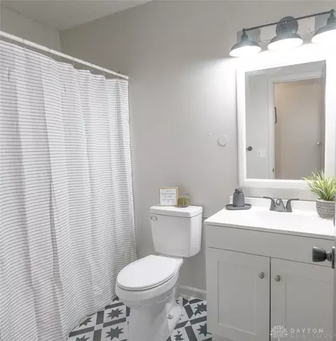 Bath - 5555 Middle Urbana Rd, Springfield, OH 45502 photo 1 of 2