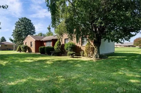 Exterior - 5555 Middle Urbana Rd, Springfield, OH 45502 photo 3 of 5