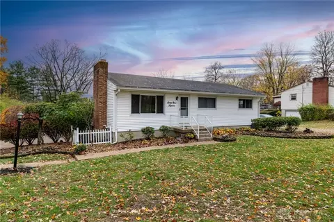 6915 Lesley Ln, Middletown, OH 45042