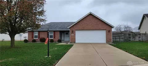 1430 Hunter Ct, Troy, OH 45373