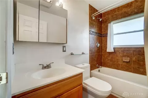 Bath - 2832 Powhattan Pl, Kettering, OH 45420 photo 1 of 3
