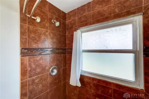 Bath - 2832 Powhattan Pl, Kettering, OH 45420 photo 2 of 3