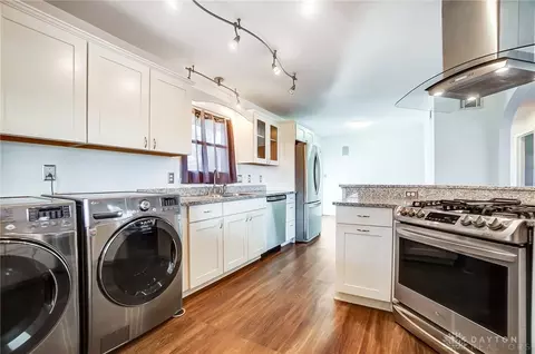 Kitchen - 2832 Powhattan Pl, Kettering, OH 45420 photo 6 of 7
