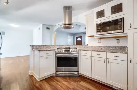Kitchen - 2832 Powhattan Pl, Kettering, OH 45420 photo 4 of 7
