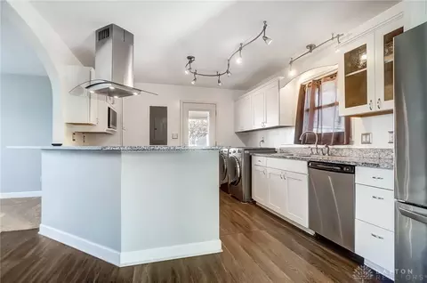 Kitchen - 2832 Powhattan Pl, Kettering, OH 45420 photo 2 of 7