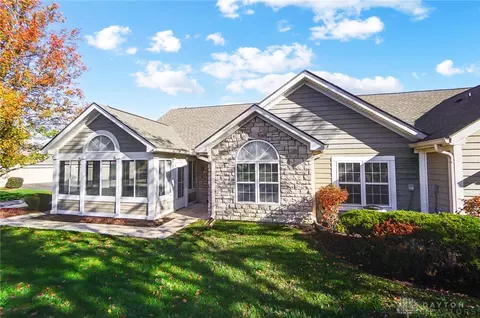 132 Edinburgh Village Dr, Centerville, OH 45458