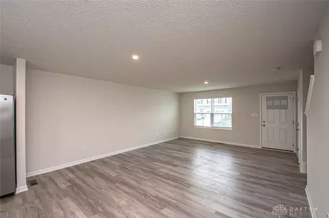 Living - 190 Chesapeake Cir, Springfield, OH 45505 photo 4 of 4