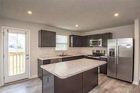 Kitchen - 190 Chesapeake Cir, Springfield, OH 45505 photo 2 of 6