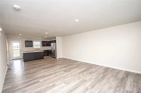 Living - 190 Chesapeake Cir, Springfield, OH 45505 photo 1 of 4