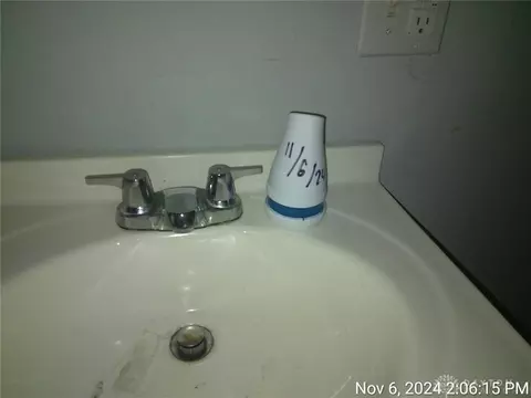 Bath - 1811 Hillside Ave, Springfield, OH 45503 photo 2 of 2