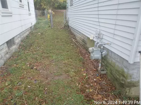 Exterior - 1811 Hillside Ave, Springfield, OH 45503 photo 5 of 15