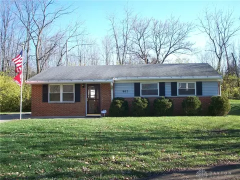 907 Murray Hill Dr, Xenia, OH 45385