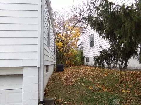 1847 Ashbrook Dr, Cincinnati, OH 45238 photo 3