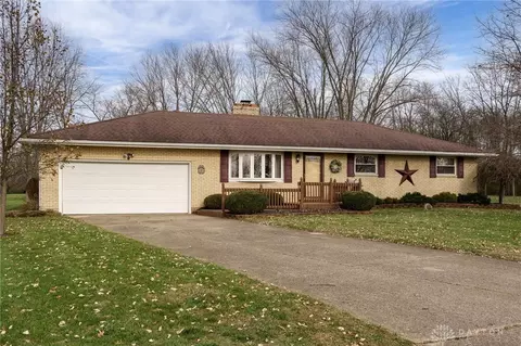 174 Oak Dr, Carlisle, OH 45005