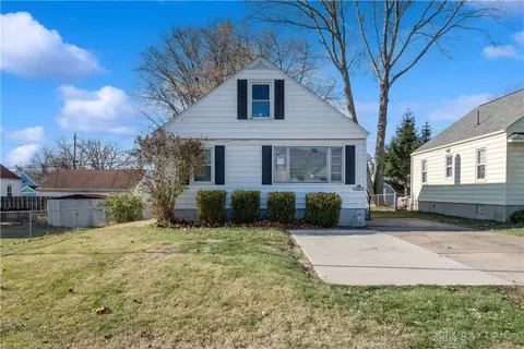 3037 Larue Dr, Dayton, OH 45429