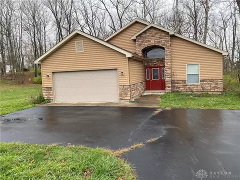 559 Lakengren Dr, Eaton, OH 45320