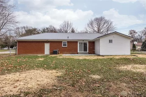 Exterior - 2841 Oxford Dr, Springfield, OH 45506 photo 5 of 7