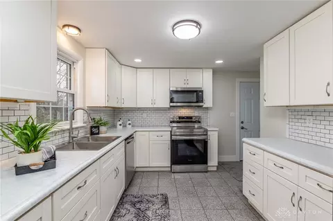 Kitchen - 2841 Oxford Dr, Springfield, OH 45506 photo 1 of 4