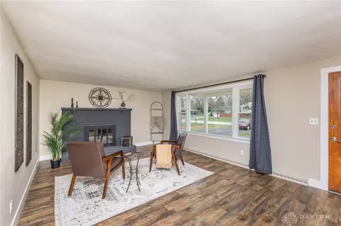 Living - 2841 Oxford Dr, Springfield, OH 45506 photo 1 of 3