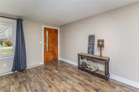 Entry Way - 2841 Oxford Dr, Springfield, OH 45506 photo 1 of 2