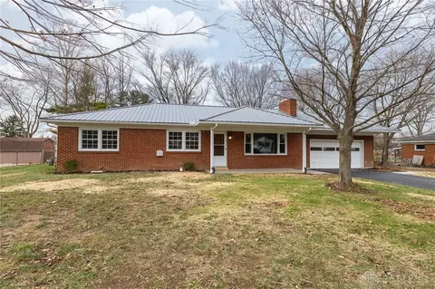 Exterior - 2841 Oxford Dr, Springfield, OH 45506 photo 2 of 7