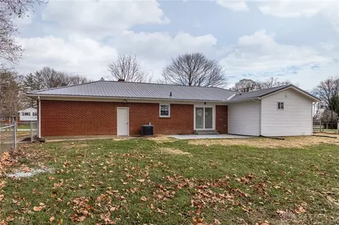 Exterior - 2841 Oxford Dr, Springfield, OH 45506 photo 4 of 7