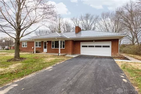 2841 Oxford Dr, Springfield, OH 45506