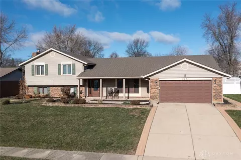 325 Birdsong Dr, Vandalia, OH 45377