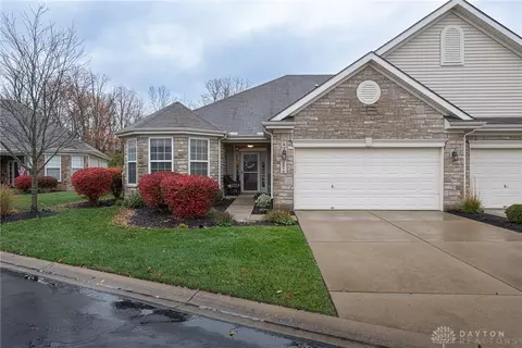8978 Maple Run Dr, Washington Township, OH 45458