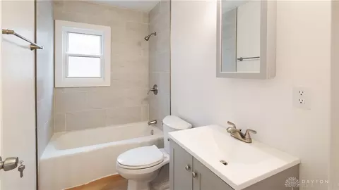 Bath - 2663 Merritt St, Springfield, OH 45503 photo 2 of 3