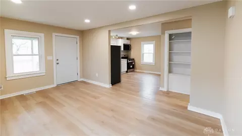 Living - 2663 Merritt St, Springfield, OH 45503 photo 7 of 7