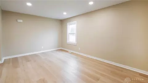Living - 2663 Merritt St, Springfield, OH 45503 photo 2 of 7