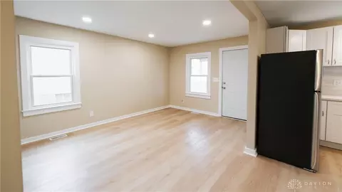 Living - 2663 Merritt St, Springfield, OH 45503 photo 6 of 7