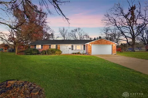 2525 Marscott Dr, Centerville, OH 45440