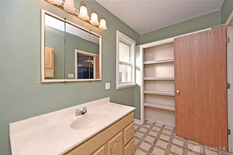 310 E Vine St, Reading, OH 45215 photo 9