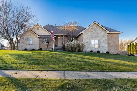 15 Pipestone Dr, Miamisburg, OH 45342