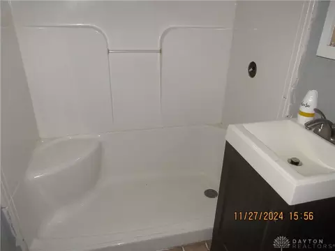 Bath - 2720 Allen Dr, Springfield, OH 45505 photo 2 of 2