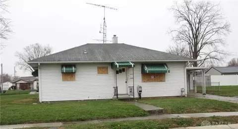 2720 Allen Dr, Springfield, OH 45505