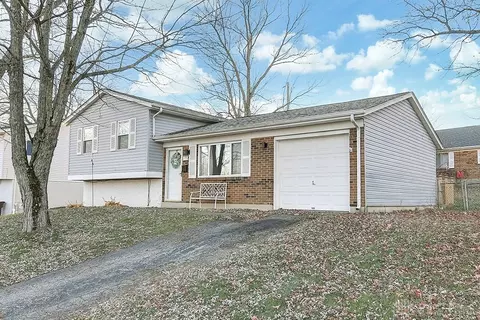 218 Cambridge Dr, Fairborn, OH 45324