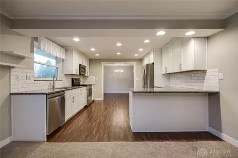 Kitchen - 2309 Pondview Dr, Kettering, OH 45440 photo 2 of 7