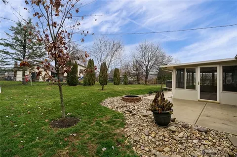 Exterior - 2309 Pondview Dr, Kettering, OH 45440 photo 7 of 11