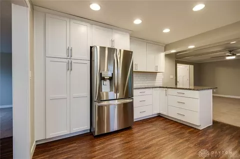 Kitchen - 2309 Pondview Dr, Kettering, OH 45440 photo 6 of 7