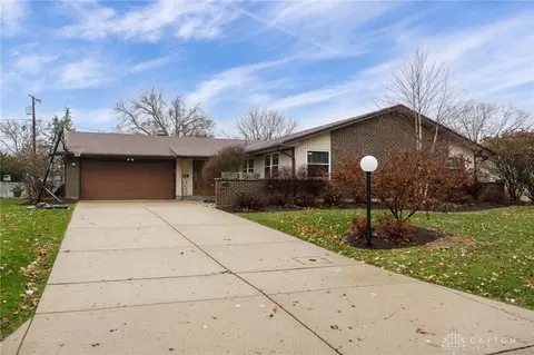 2309 Pondview Dr, Kettering, OH 45440