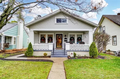 29 Triangle Ave, Oakwood, OH 45419