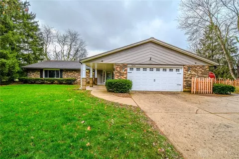 304 Lighthouse Trl, Dayton, OH 45458