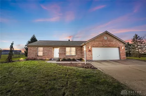 1948 Harris Ln, Xenia, OH 45385
