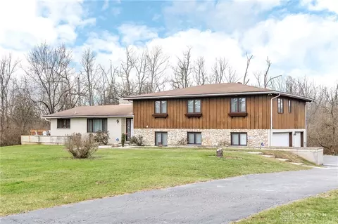 863 S Snyder Rd, New Lebanon, OH 45345