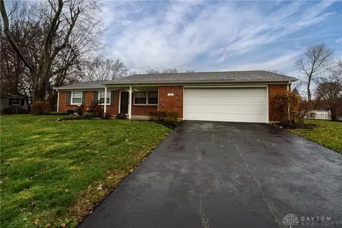 195 Cloverwood Dr, Centerville, OH 45458