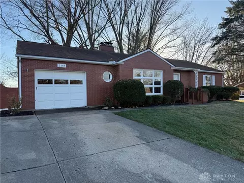 208 E Bryant Ave, Franklin, OH 45005 photo 2