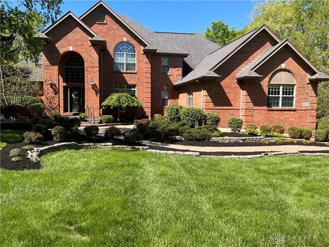 8037 Woodbridge Ct, Springboro, OH 45066